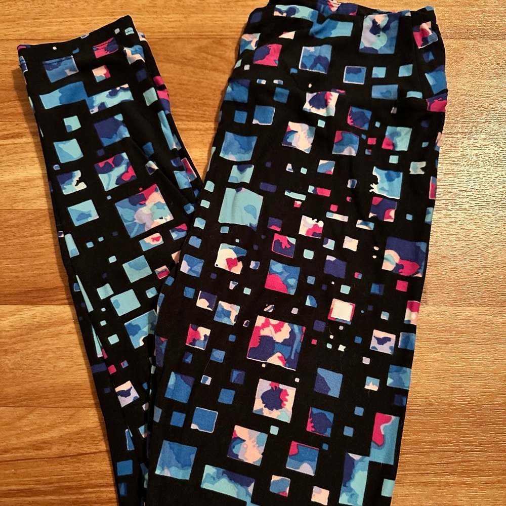 Lularoe OS Leggings, new never been used, excellent condition